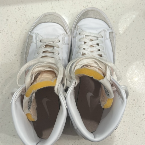 Nike Blazers - Picture 5 of 7